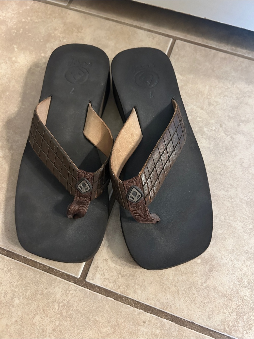 Reef 7 brown wedge flip flops